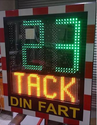 Din Fart Hastighetsskylt 320mm med text display  - L2022171